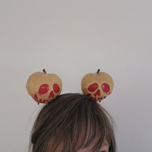Disney poisoned apple headband.  Glow in the dark - Picture 1 of 1